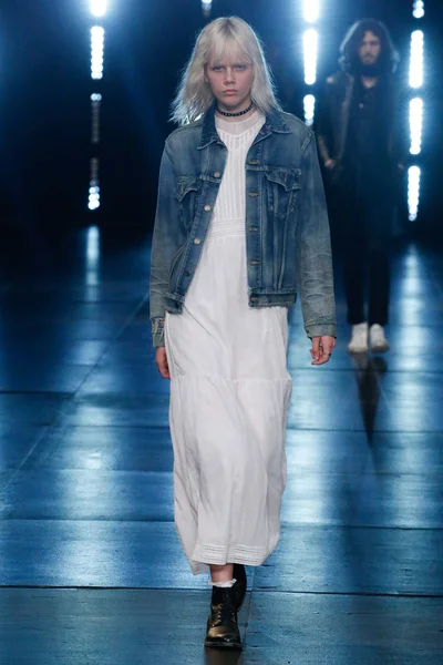 Look 49
